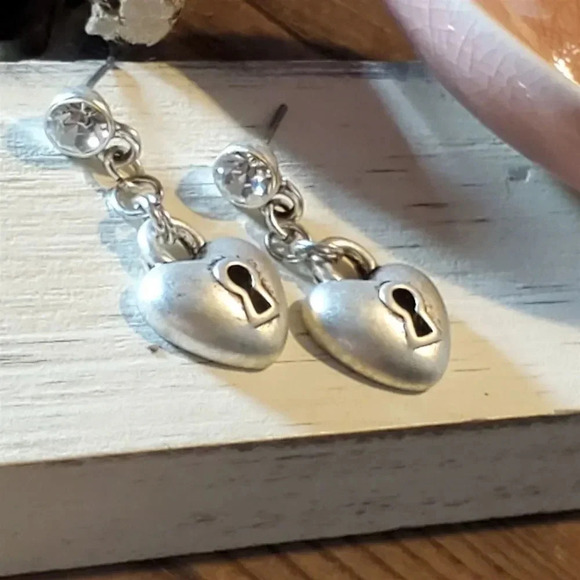 Skeleton Keyhole Dimensional Heart Antique Silver Plated Dangle Earrings - Picture 4 of 7